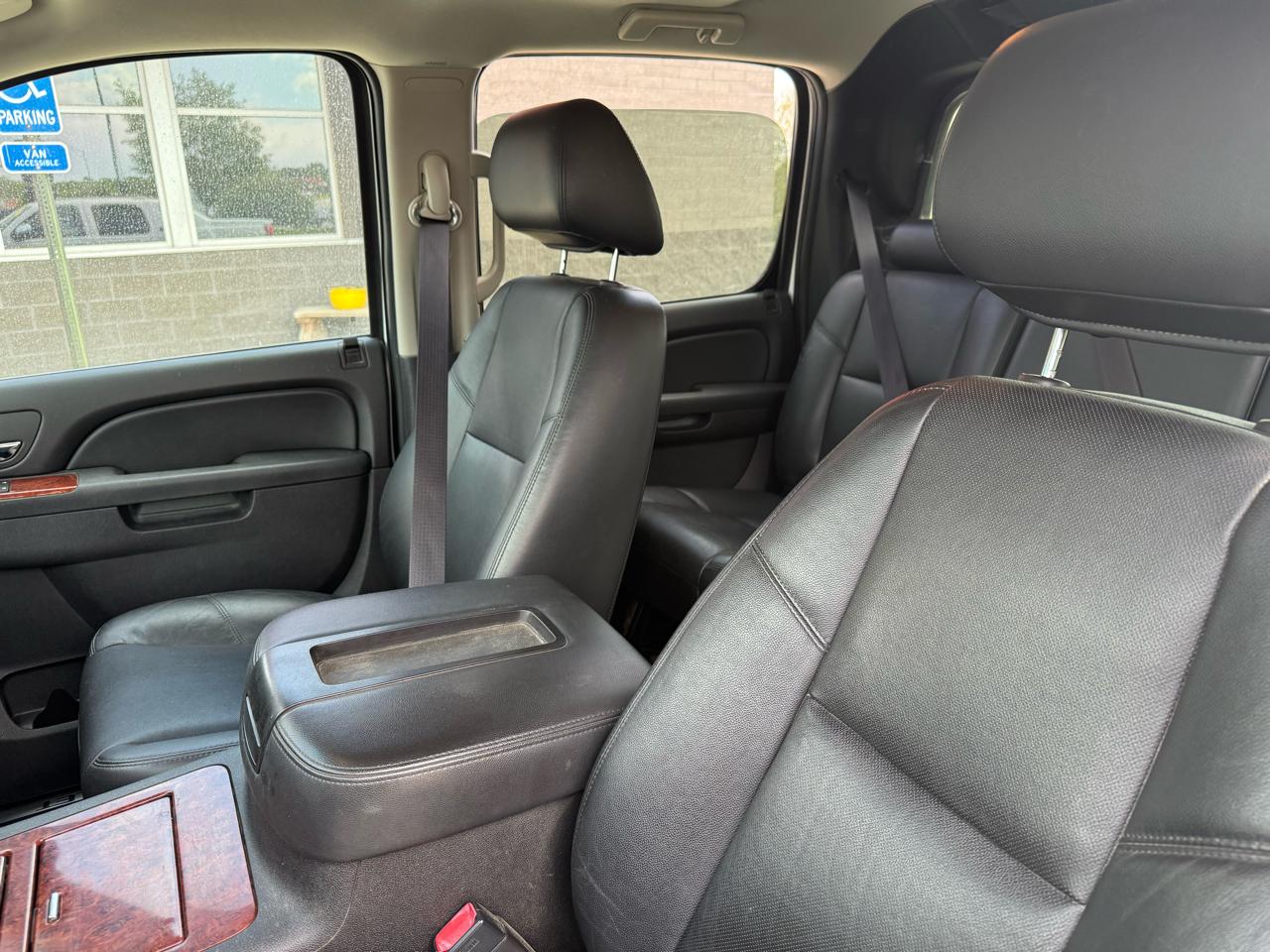 Chevrolet Avalanche 4WD Crew Cab LTZ 2013