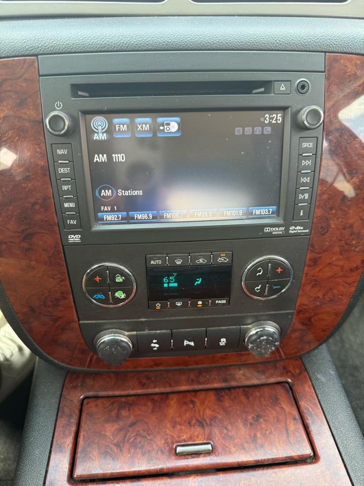 Chevrolet Avalanche 4WD Crew Cab LTZ 2013