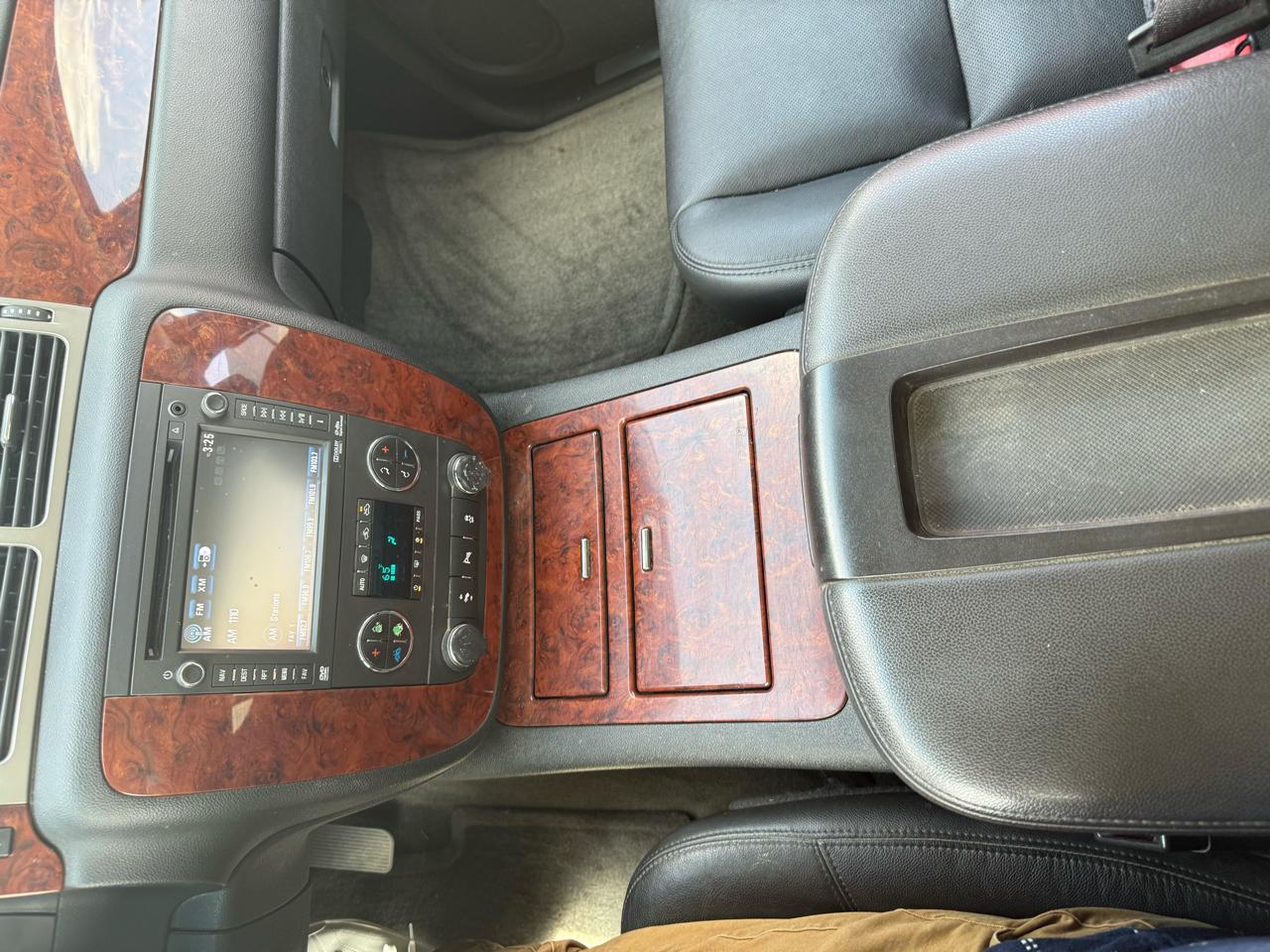 Chevrolet Avalanche 4WD Crew Cab LTZ 2013
