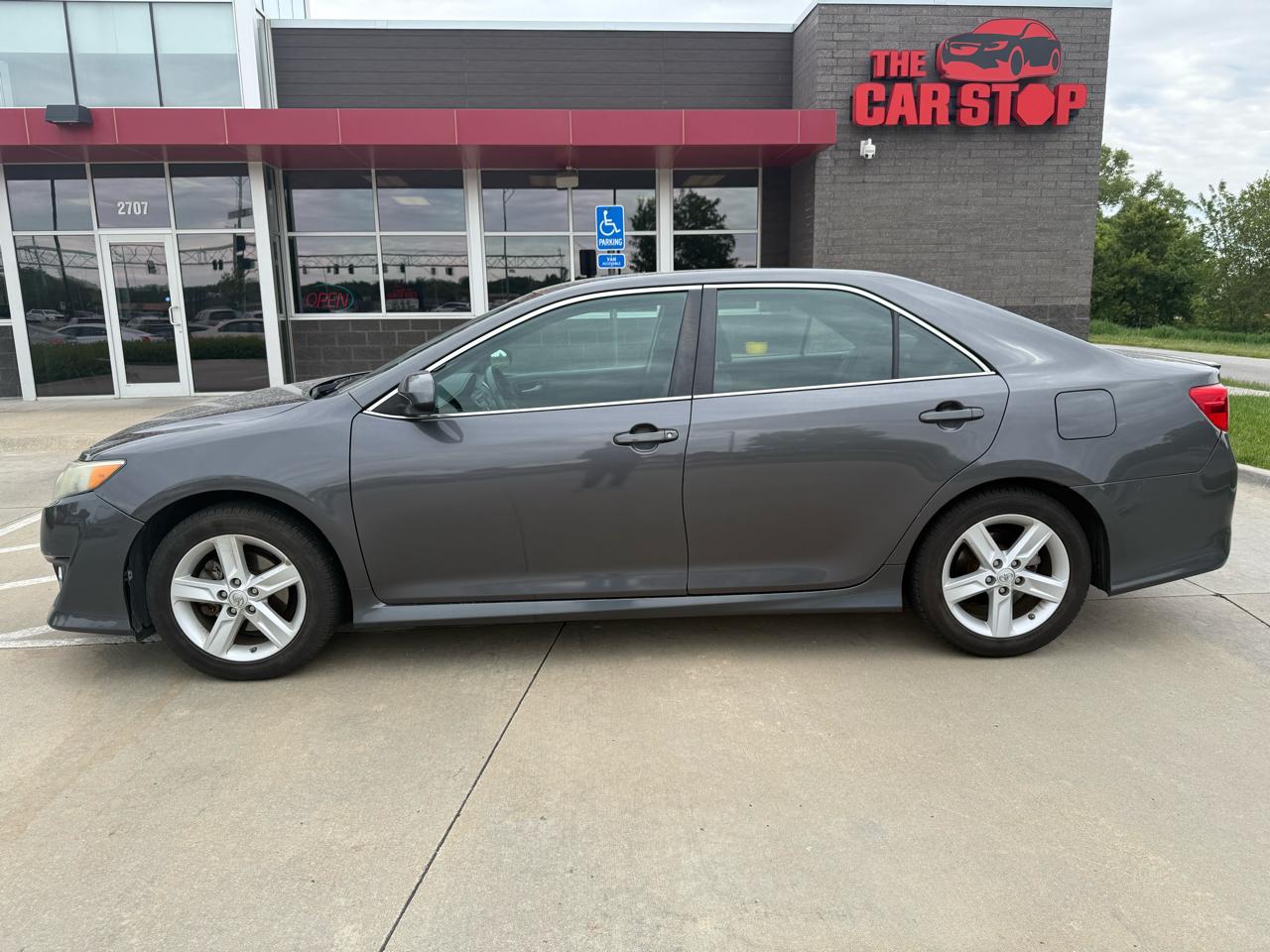 Toyota Camry 4dr Sdn I4 Auto XLE (Natl) 2013