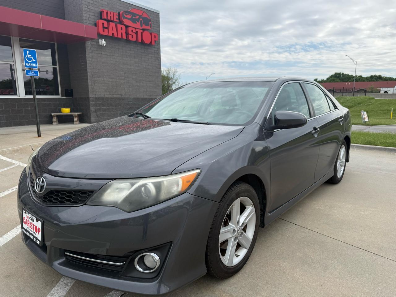 Toyota Camry 4dr Sdn I4 Auto XLE (Natl) 2013