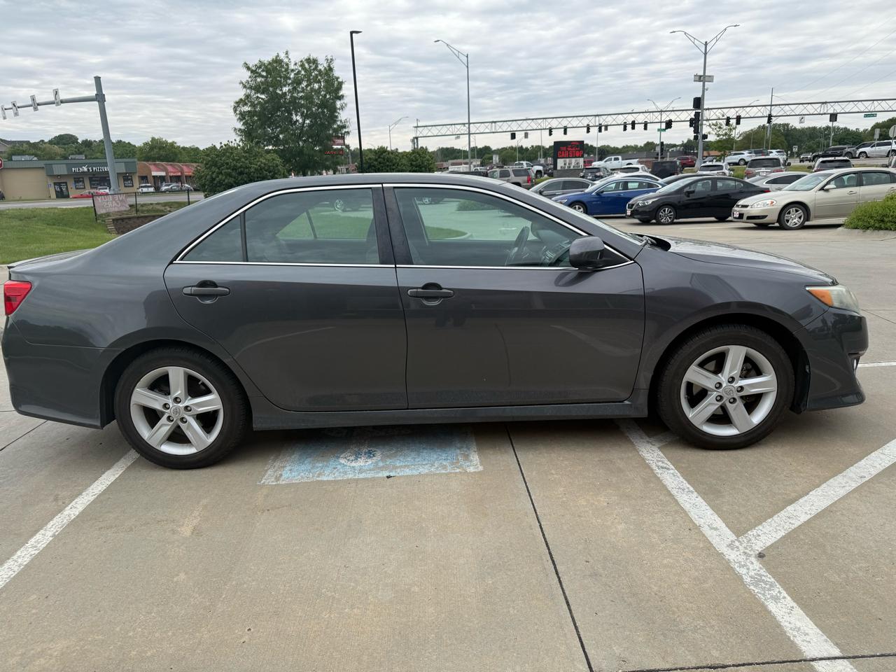 Toyota Camry 4dr Sdn I4 Auto XLE (Natl) 2013