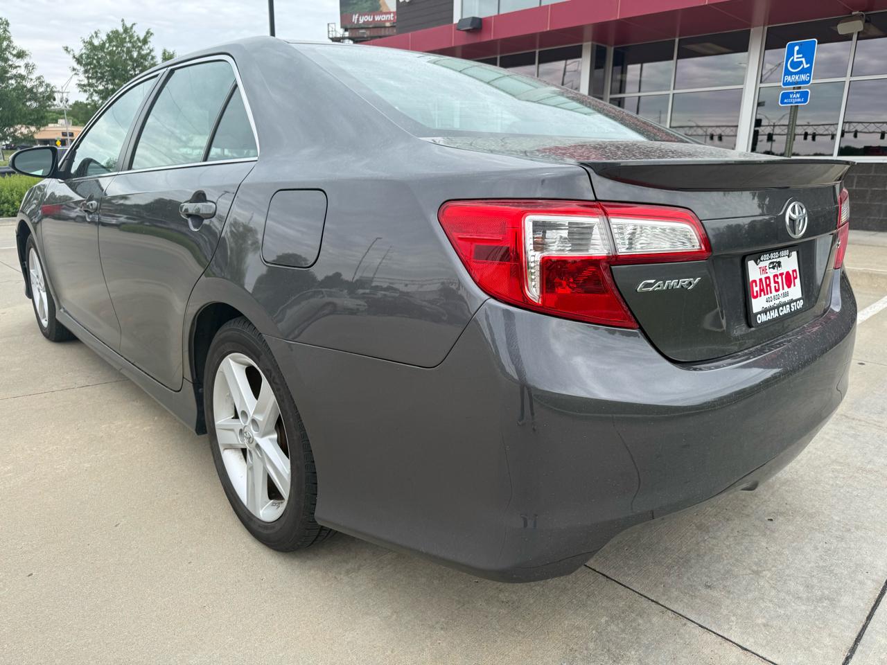 Toyota Camry 4dr Sdn I4 Auto XLE (Natl) 2013
