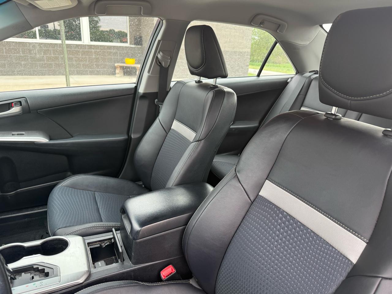 Toyota Camry 4dr Sdn I4 Auto XLE (Natl) 2013