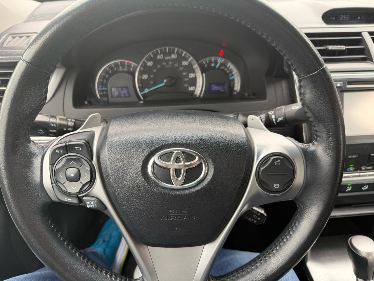 Toyota Camry 4dr Sdn I4 Auto XLE (Natl) 2013