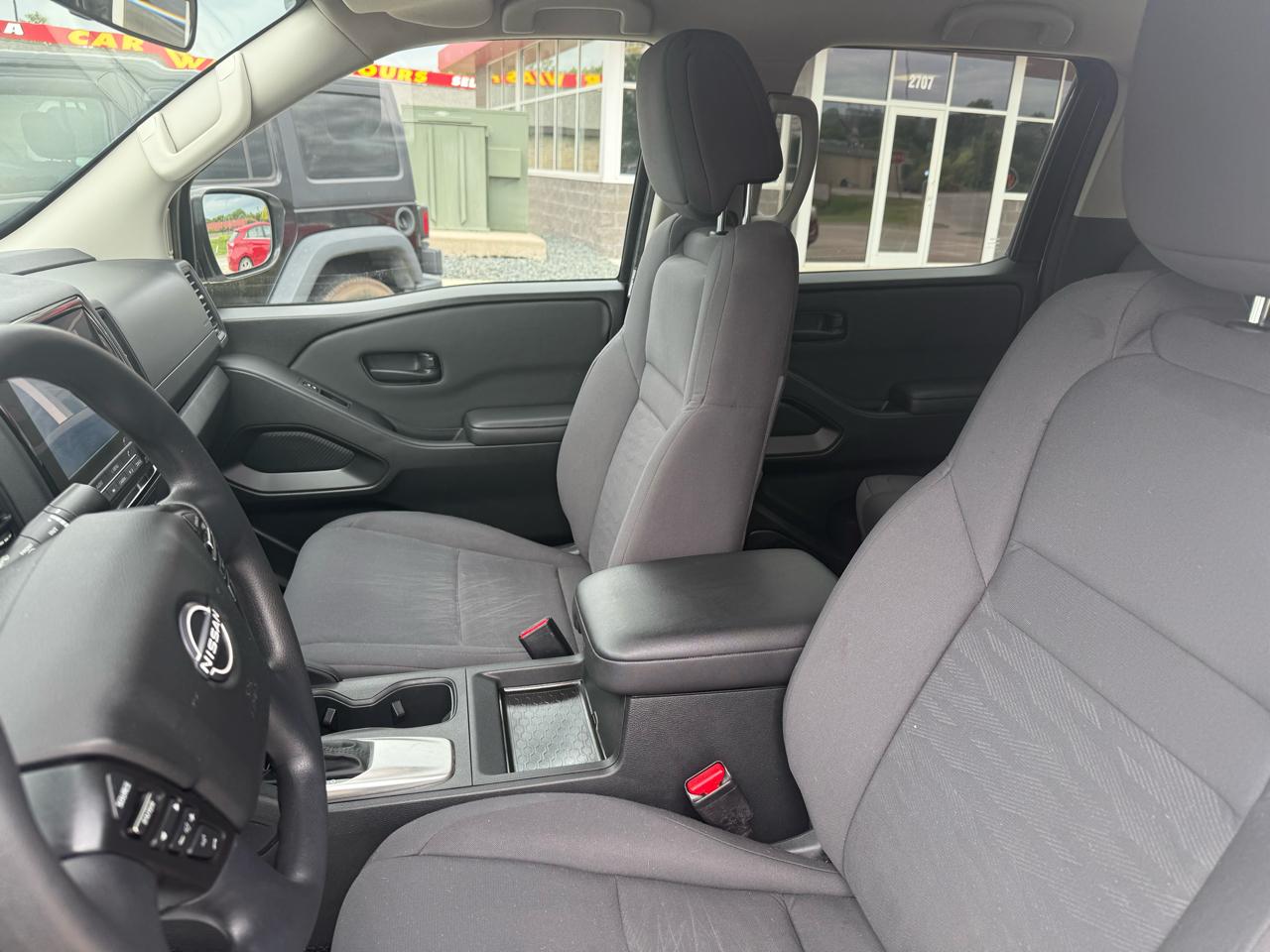 Nissan Frontier Crew Cab 4x4 S 2024