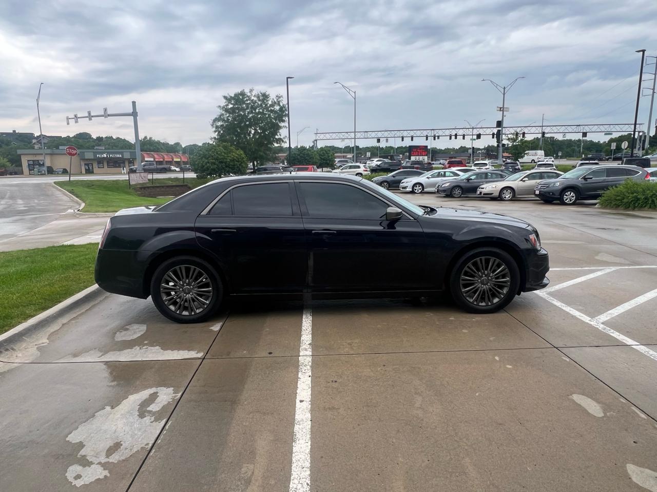 Chrysler 300 4dr Sdn 300C John Varvatos Limited Edition AWD 2014