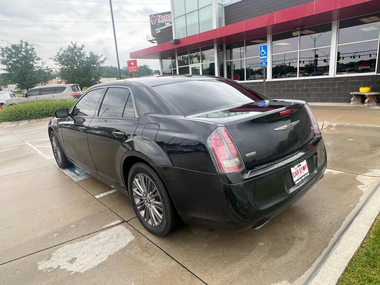 Chrysler 300 4dr Sdn 300C John Varvatos Limited Edition AWD 2014