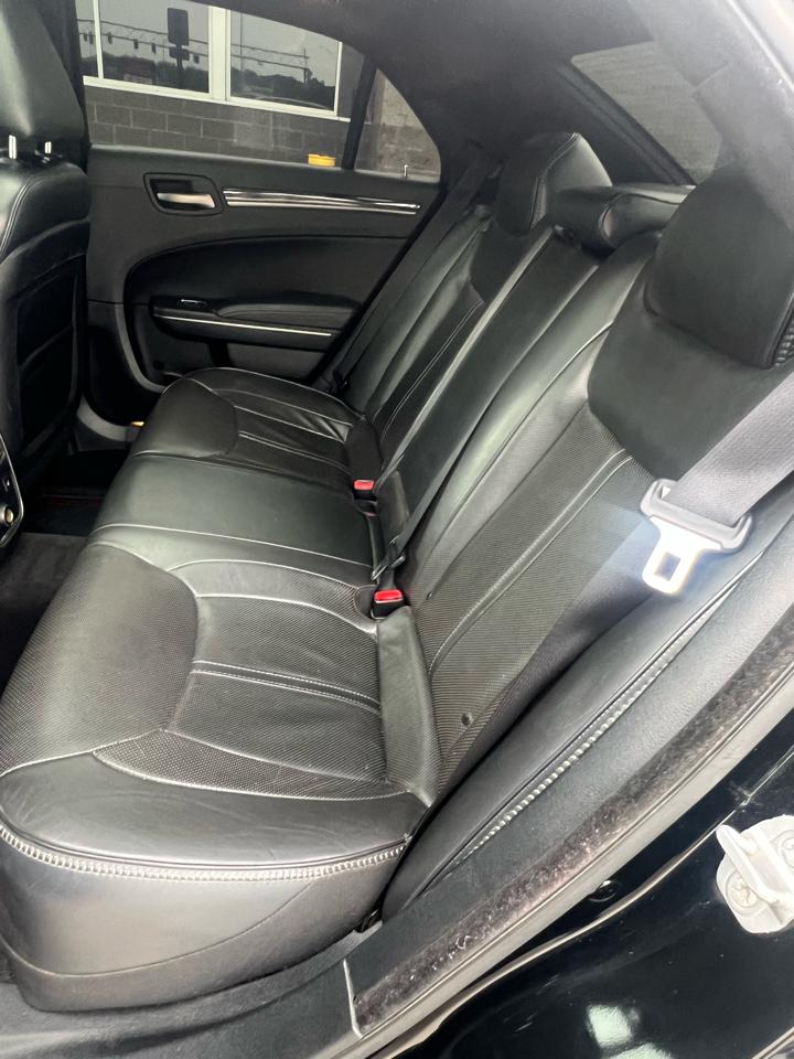 Chrysler 300 4dr Sdn 300C John Varvatos Limited Edition AWD 2014