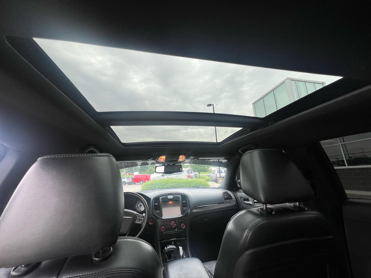 Chrysler 300 4dr Sdn 300C John Varvatos Limited Edition AWD 2014