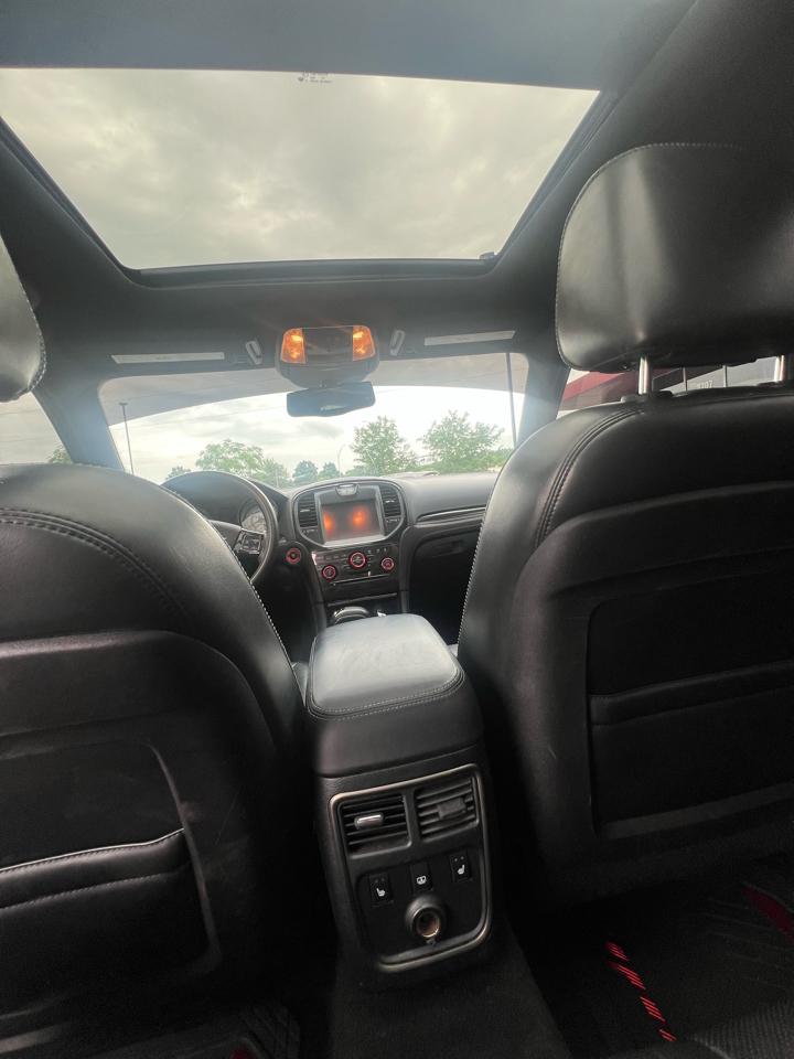 Chrysler 300 4dr Sdn 300C John Varvatos Limited Edition AWD 2014