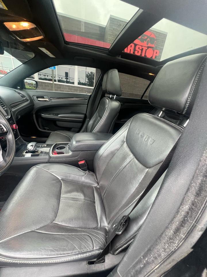 Chrysler 300 4dr Sdn 300C John Varvatos Limited Edition AWD 2014