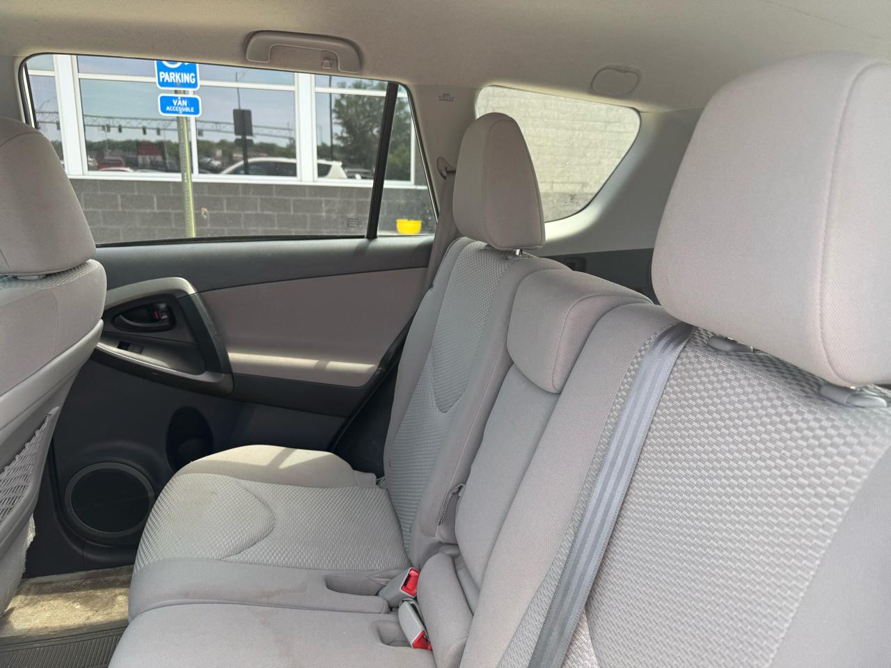 Toyota RAV4 4WD 4dr 4-cyl 4-Spd AT (Natl) 2011