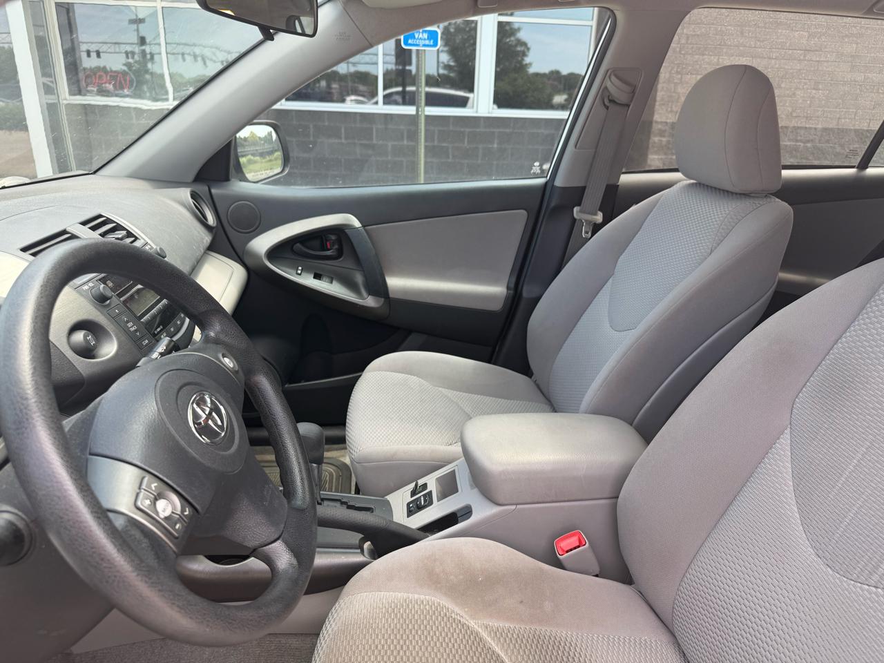Toyota RAV4 4WD 4dr 4-cyl 4-Spd AT (Natl) 2011