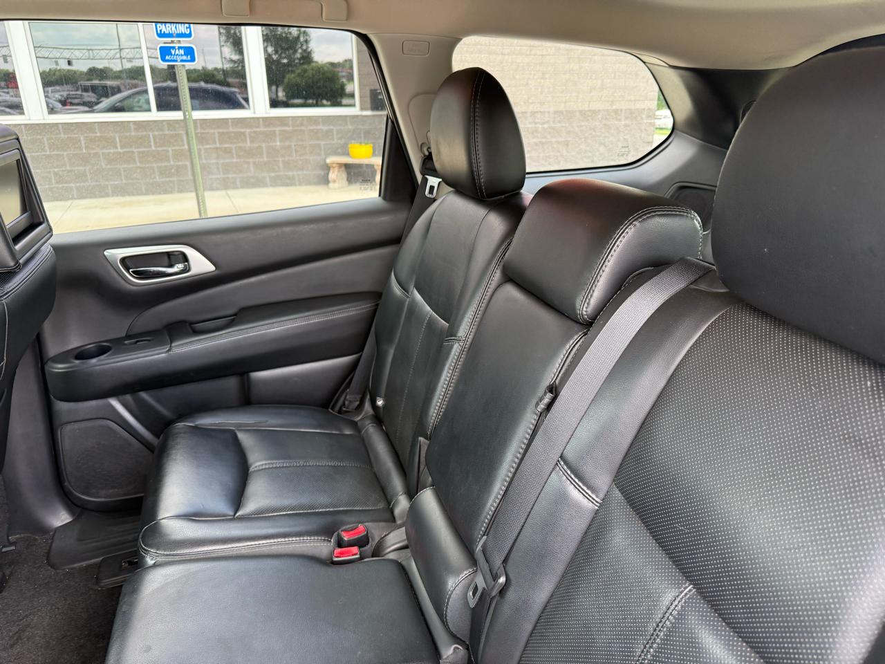 Nissan Pathfinder 4WD 4dr Platinum 2015