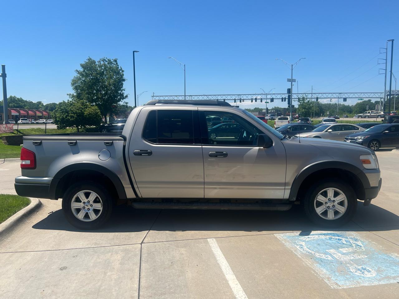 Ford Explorer Sport Trac 4WD 4dr V6 XLT 2008