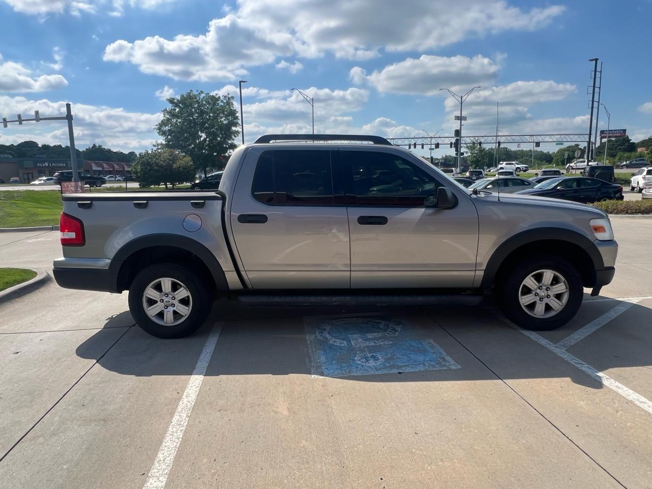 Ford Explorer Sport Trac 4WD 4dr V6 XLT 2008