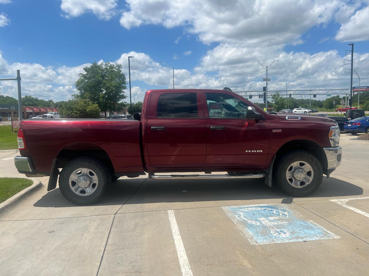 RAM 2500 Tradesman 4x4 Crew Cab 6'4" Box 2021