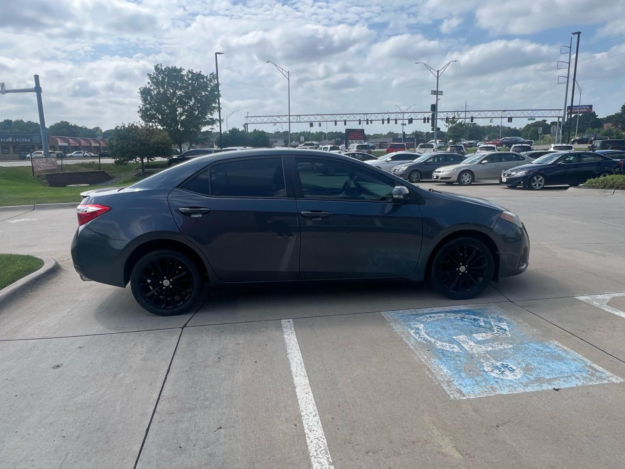 Toyota Corolla 4dr Sdn CVT LE Premium (Natl) 2015