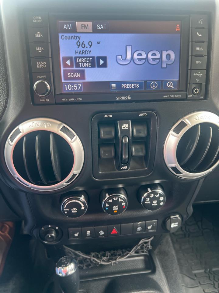 Jeep Wrangler Unlimited 4WD 4dr Sahara 2014