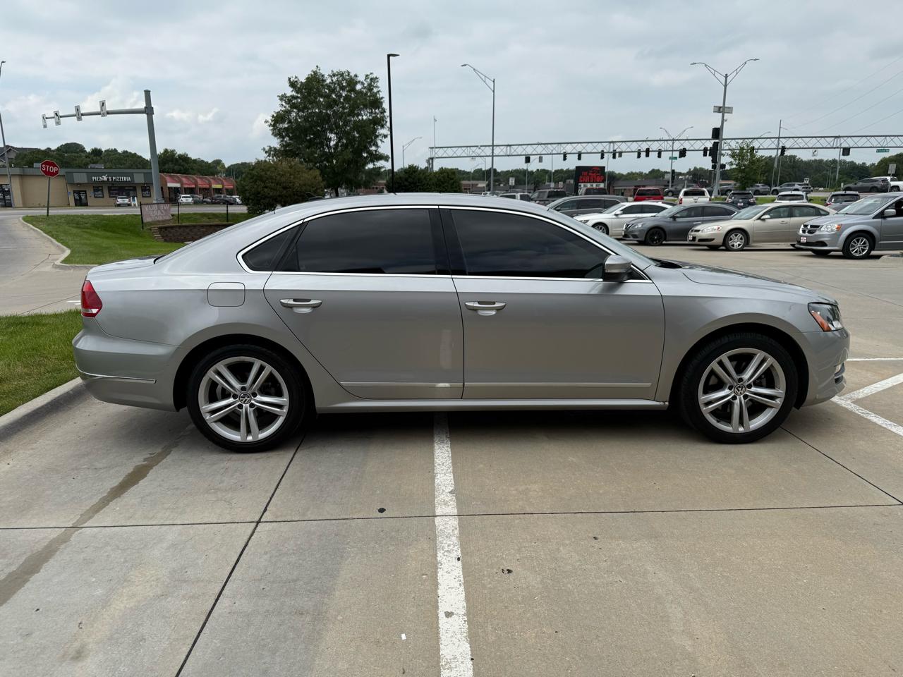 Volkswagen Passat 4dr Sdn 1.8T Auto SEL Premium 2014