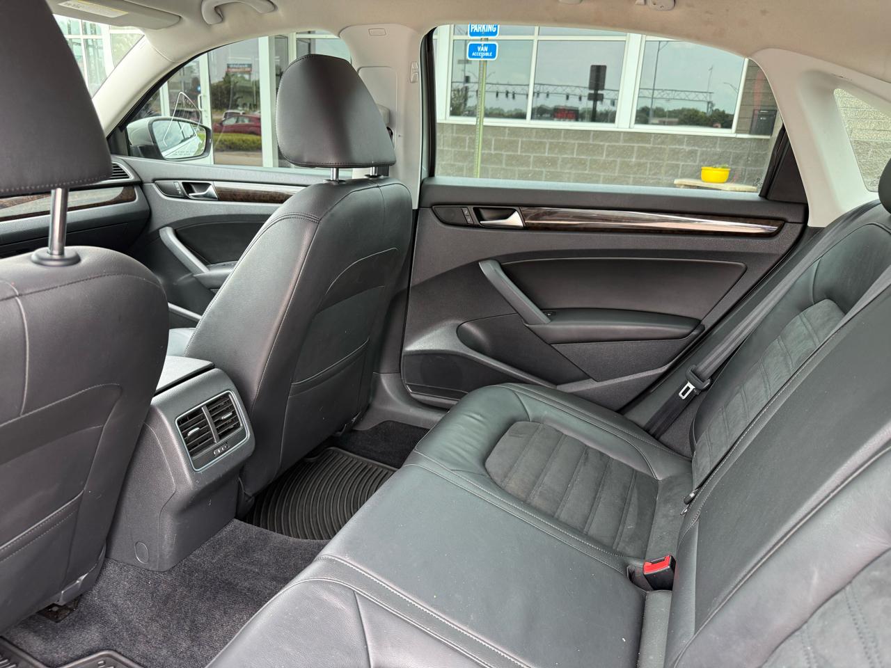 Volkswagen Passat 4dr Sdn 1.8T Auto SEL Premium 2014
