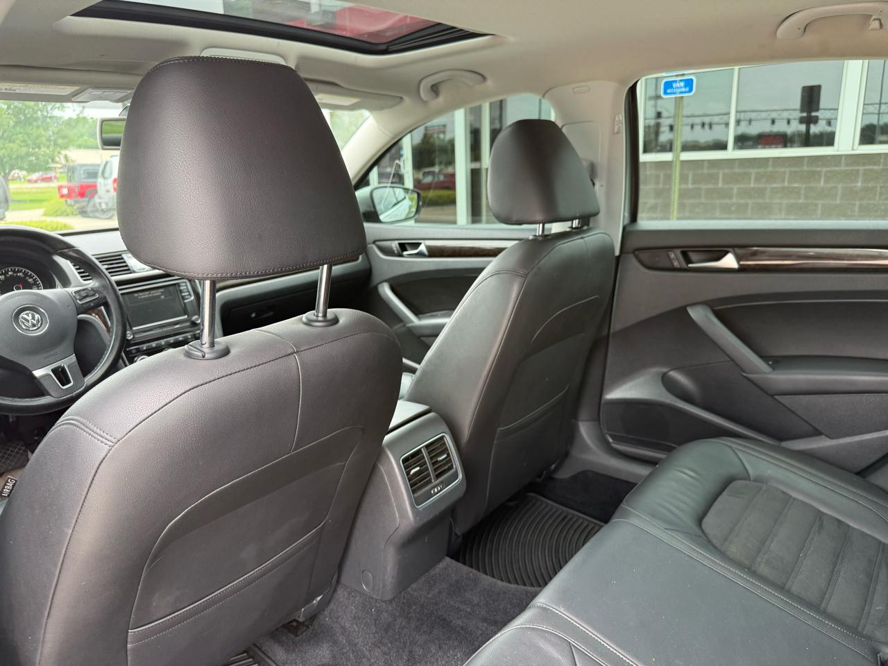 Volkswagen Passat 4dr Sdn 1.8T Auto SEL Premium 2014
