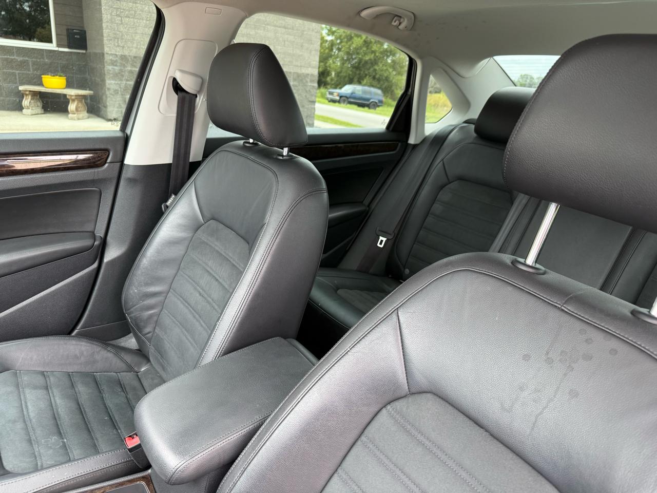 Volkswagen Passat 4dr Sdn 1.8T Auto SEL Premium 2014