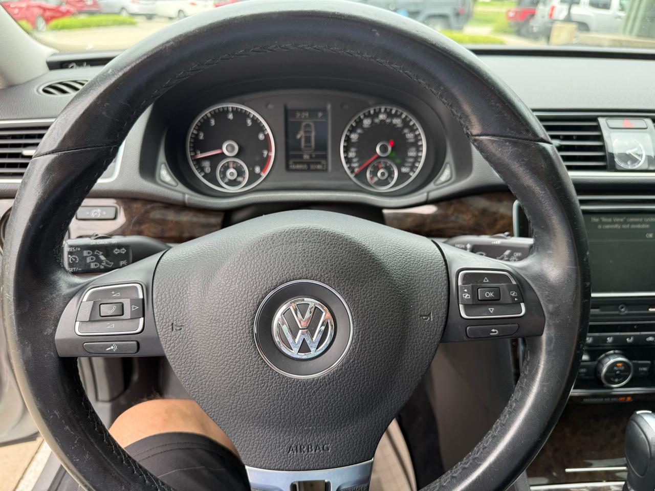 Volkswagen Passat 4dr Sdn 1.8T Auto SEL Premium 2014