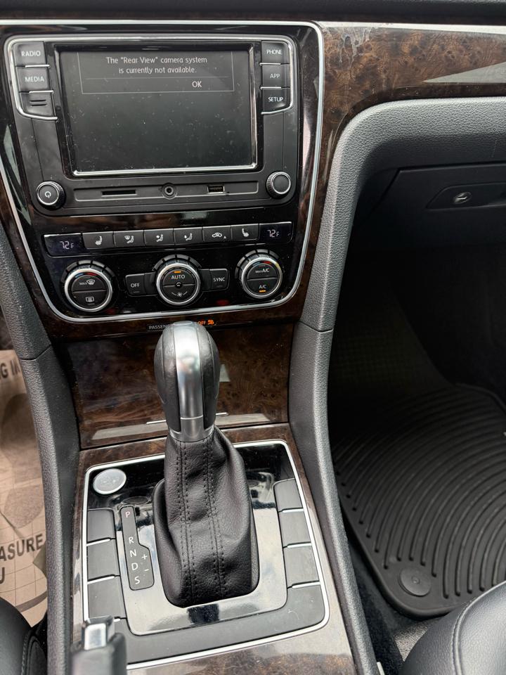 Volkswagen Passat 4dr Sdn 1.8T Auto SEL Premium 2014