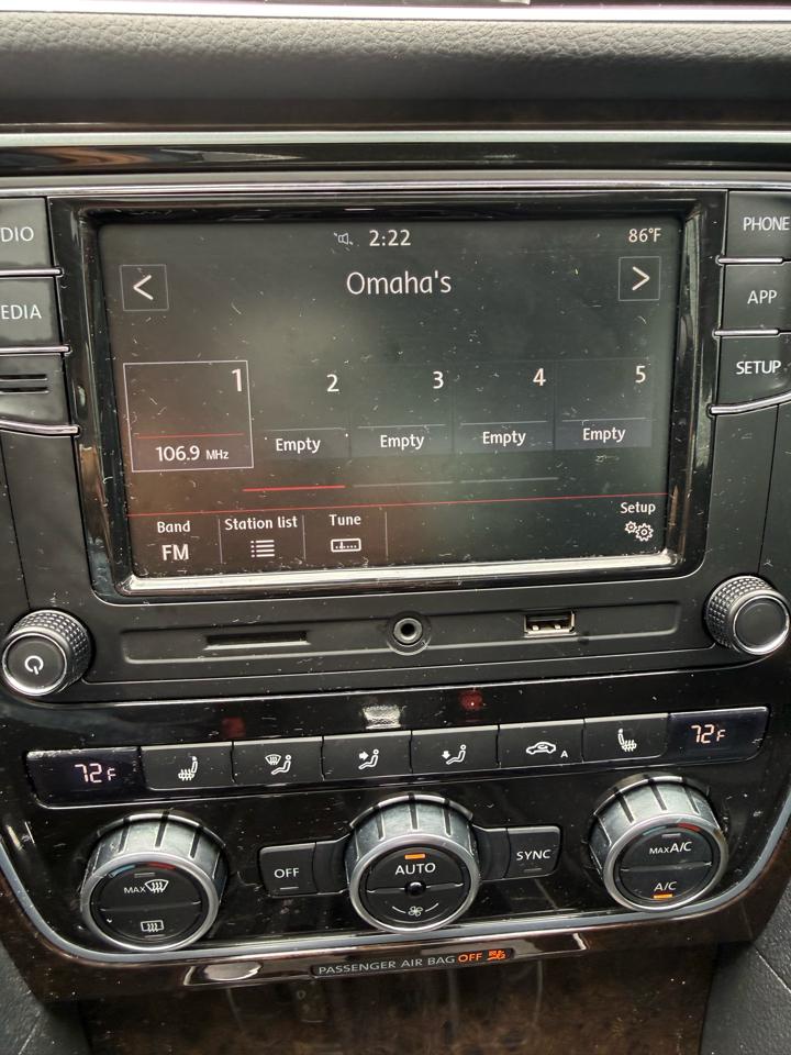 Volkswagen Passat 4dr Sdn 1.8T Auto SEL Premium 2014