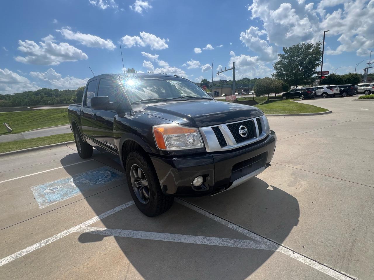 Nissan Titan 4WD Crew Cab SWB PRO-4X 2014