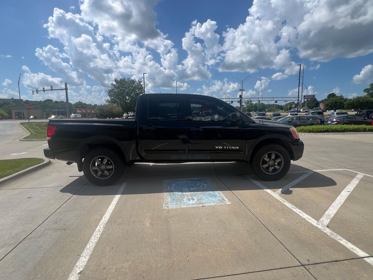 Nissan Titan 4WD Crew Cab SWB PRO-4X 2014
