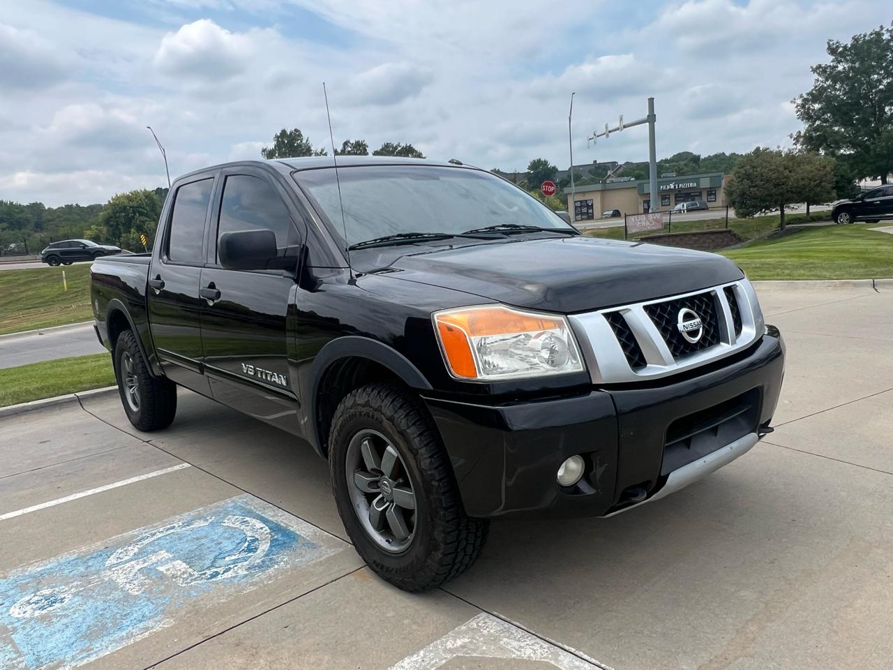 Nissan Titan 4WD Crew Cab SWB PRO-4X 2014