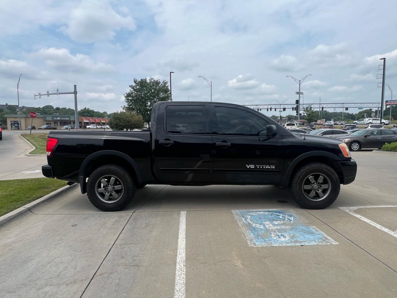 Nissan Titan 4WD Crew Cab SWB PRO-4X 2014