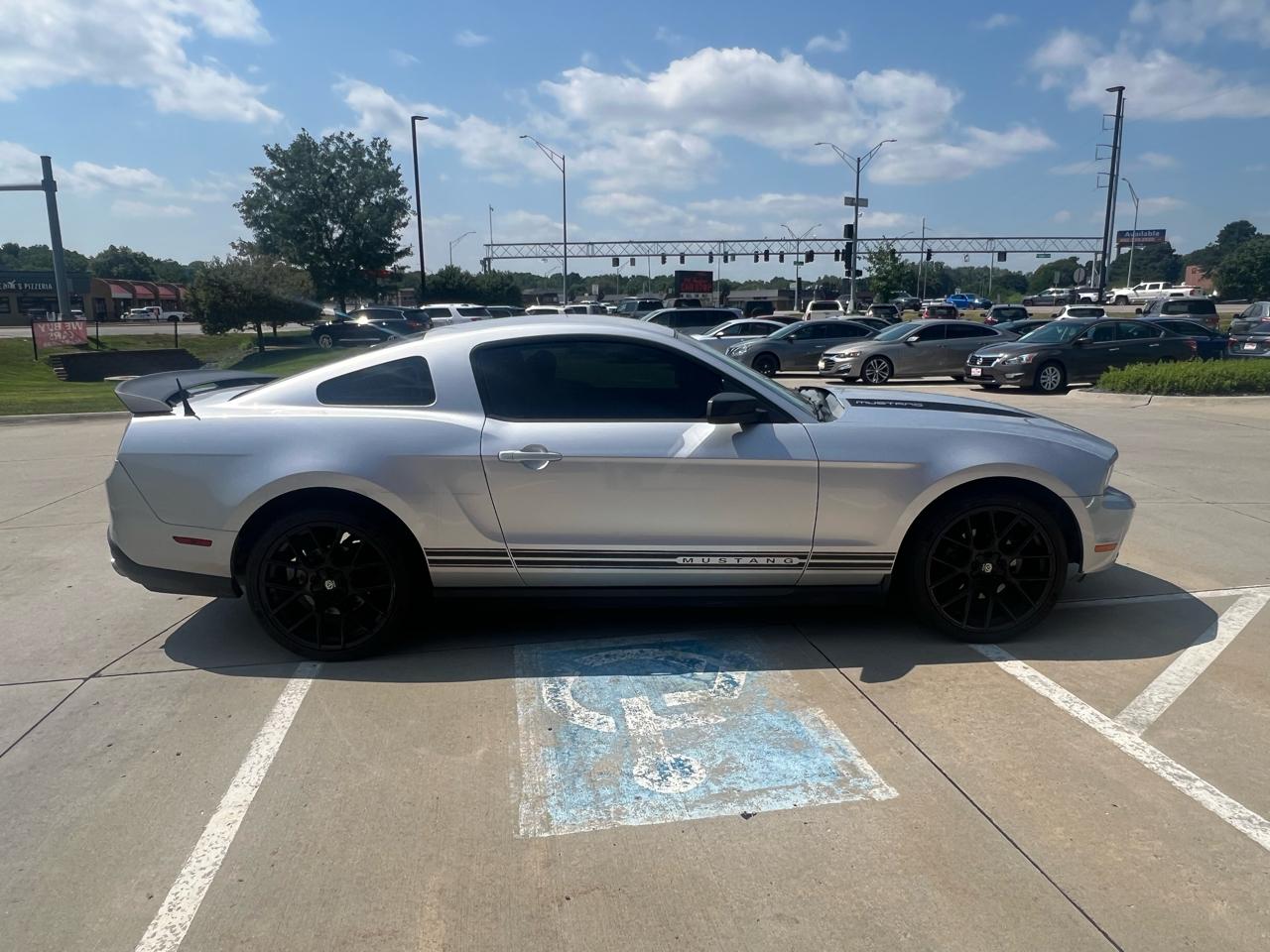 Ford Mustang 2dr Cpe V6 2011