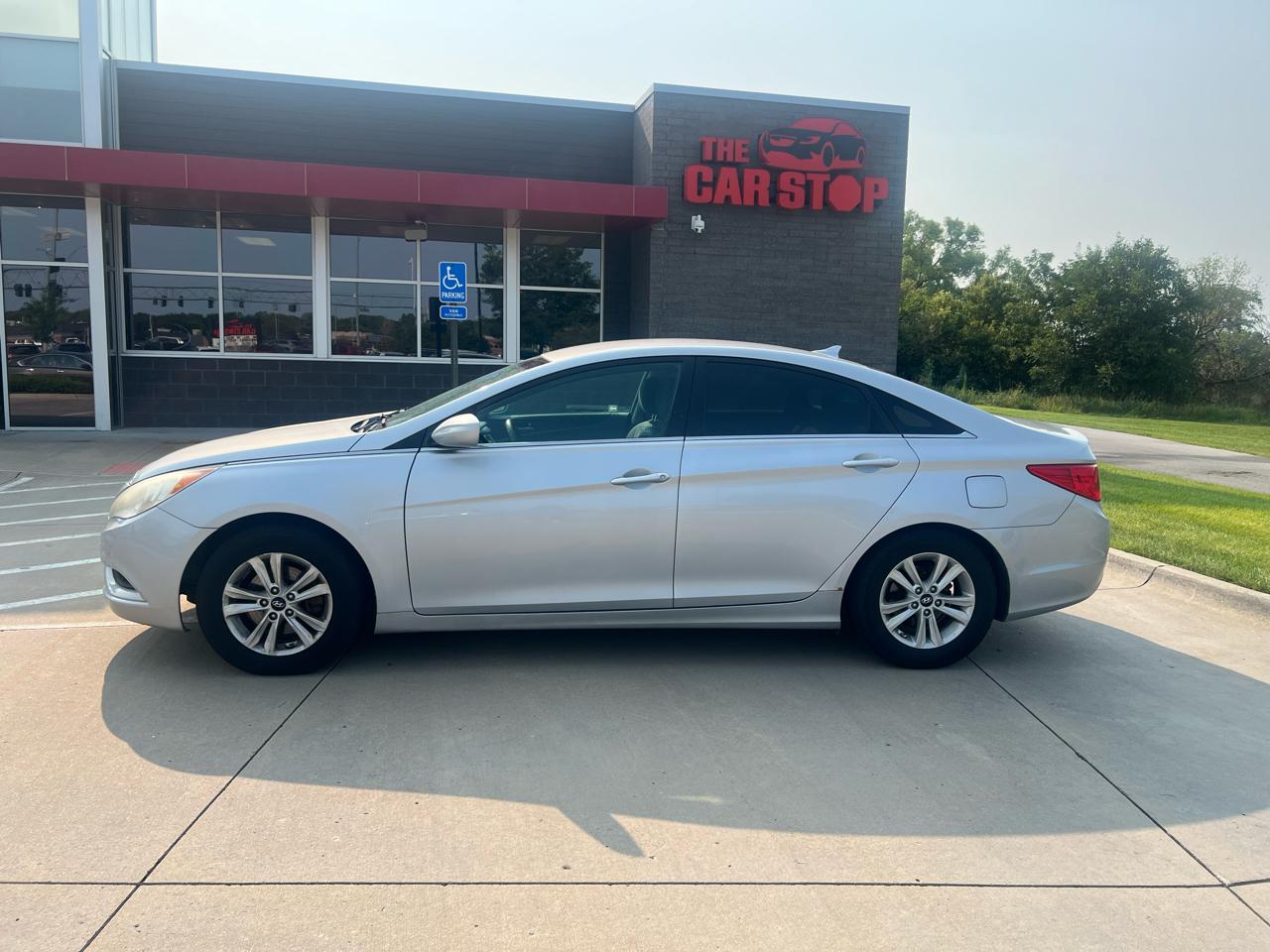 Hyundai Sonata 4dr Sdn 2.4L Auto GLS 2011
