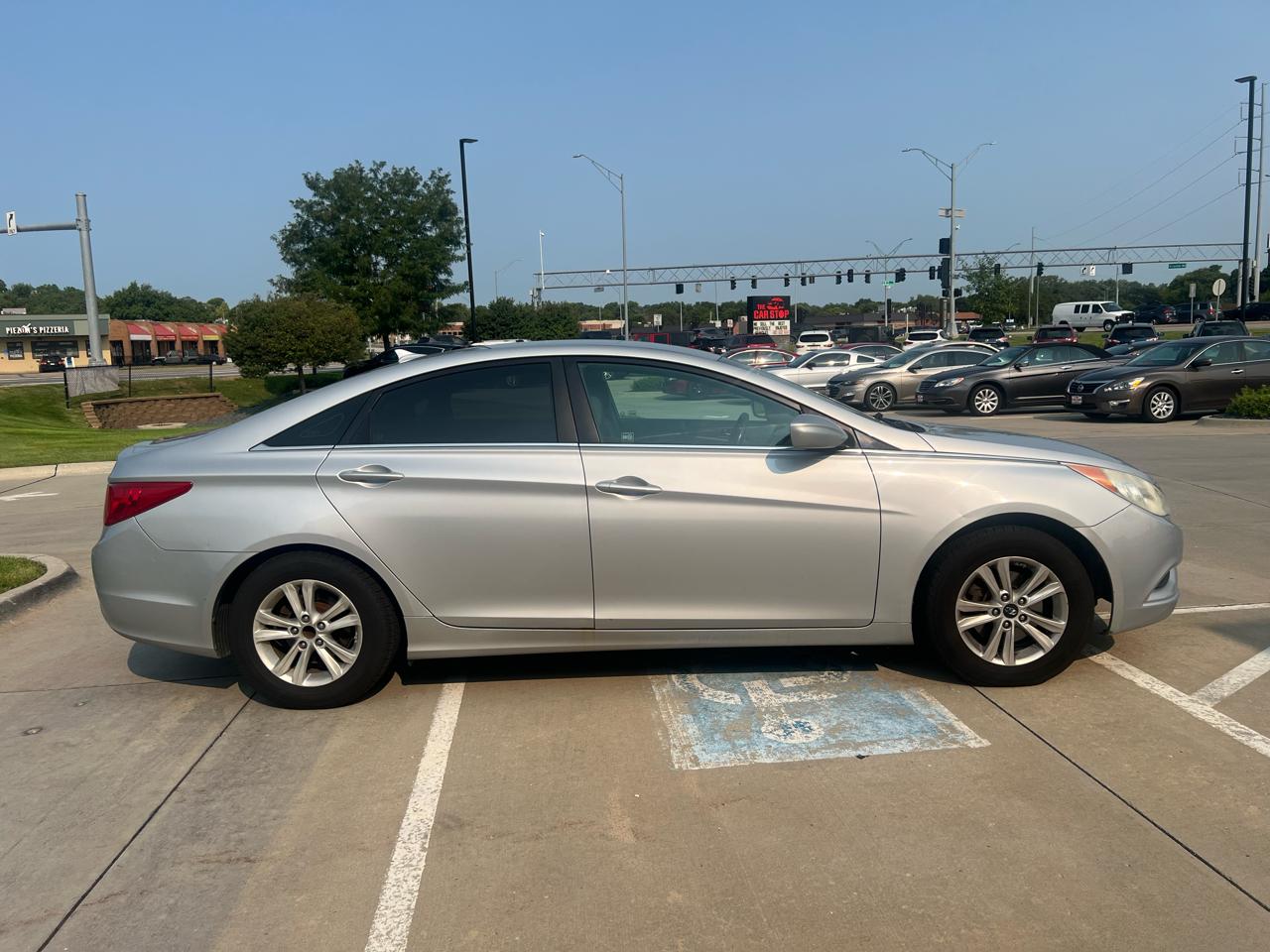 Hyundai Sonata 4dr Sdn 2.4L Auto GLS 2011