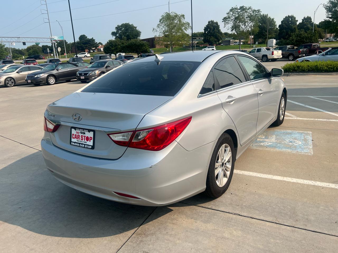 Hyundai Sonata 4dr Sdn 2.4L Auto GLS 2011