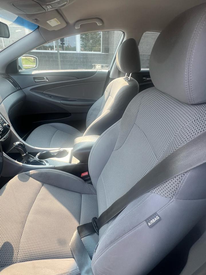 Hyundai Sonata 4dr Sdn 2.4L Auto GLS 2011