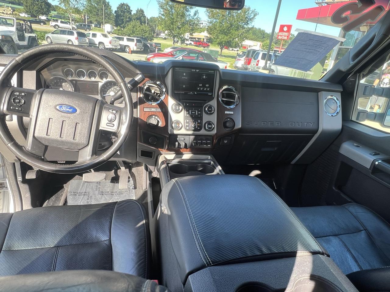 Ford Super Duty F-350 SRW 4WD Crew Cab 176" WB 60" CA Lariat 2015