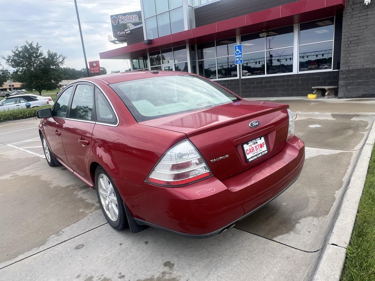Ford Taurus 4dr Sdn SE FWD 2009