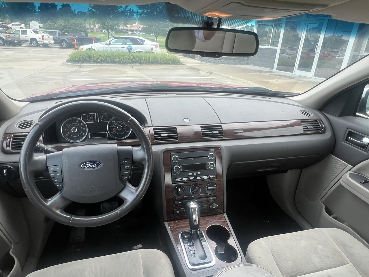 Ford Taurus 4dr Sdn SE FWD 2009
