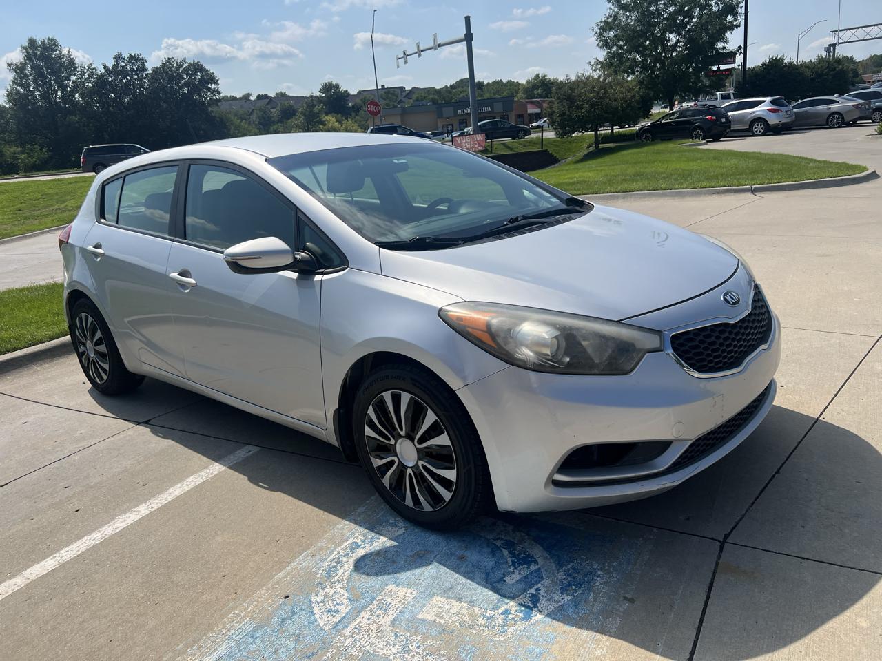 Kia Forte 5-Door 5dr HB Auto LX 2016