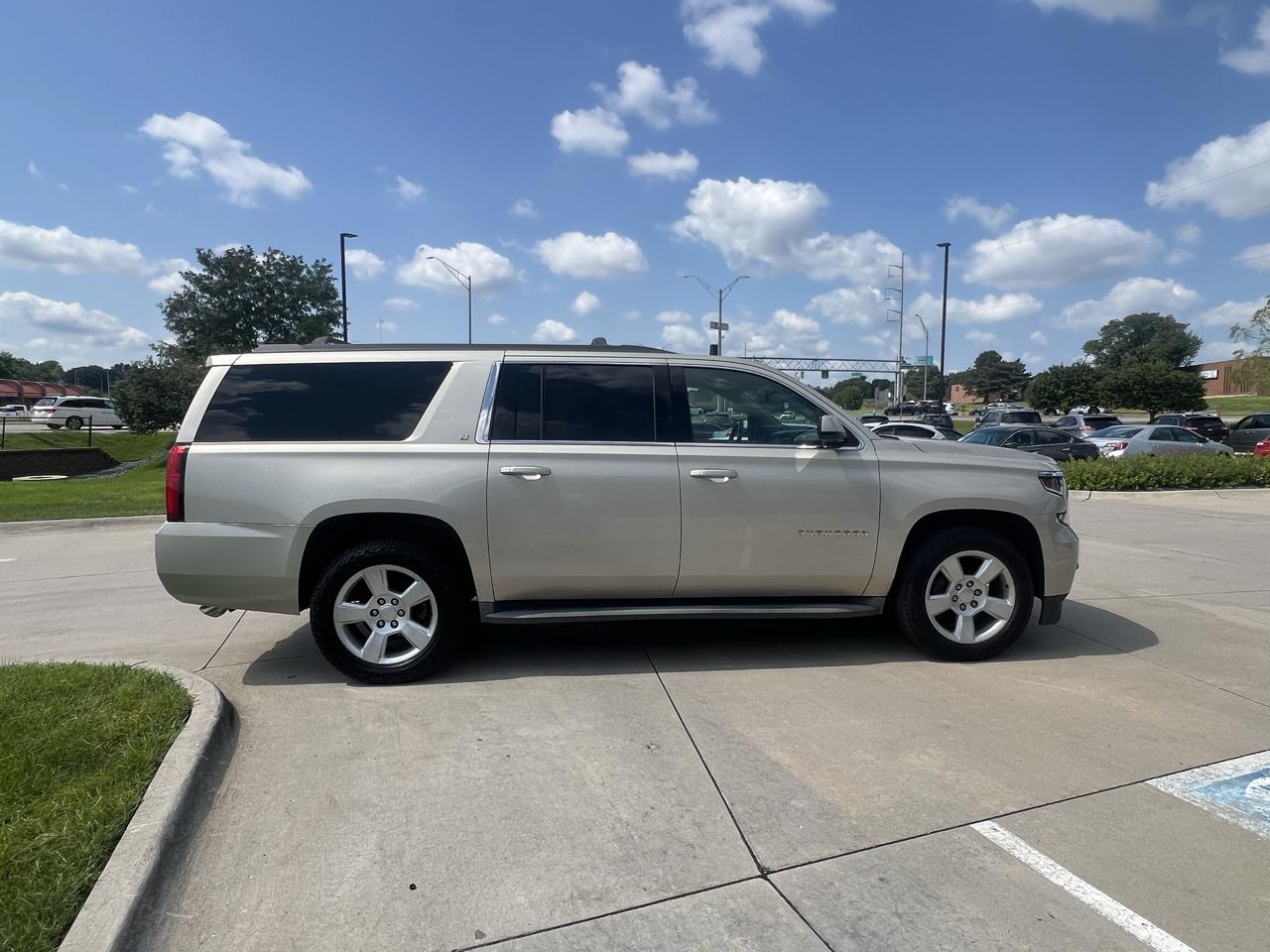 Chevrolet Suburban 4WD 4dr LT 2015