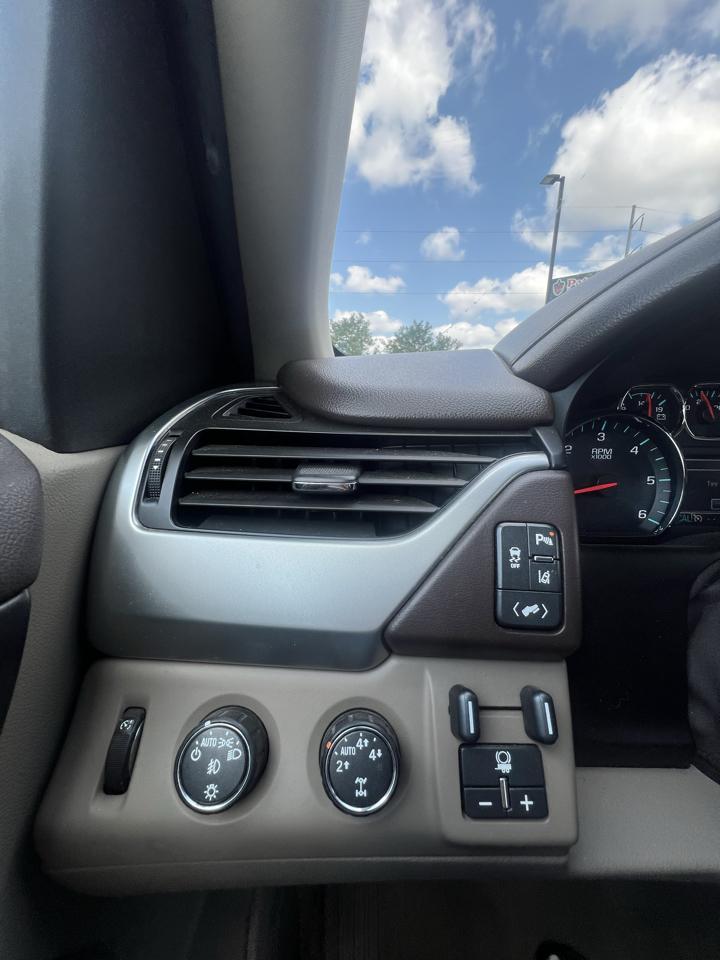 Chevrolet Suburban 4WD 4dr LT 2015