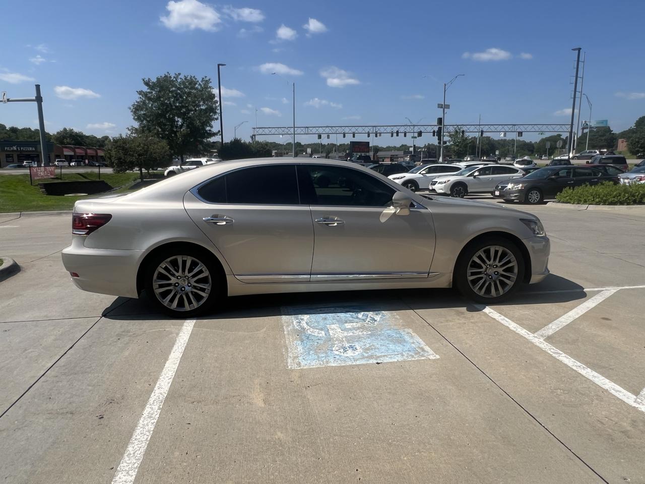 Lexus LS 460 4dr Sdn RWD 2013