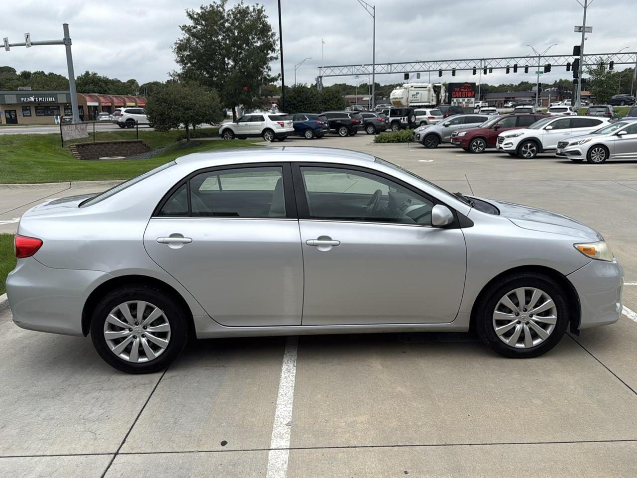 Toyota Corolla 4dr Sdn Auto LE Special Edition (Natl) 2013