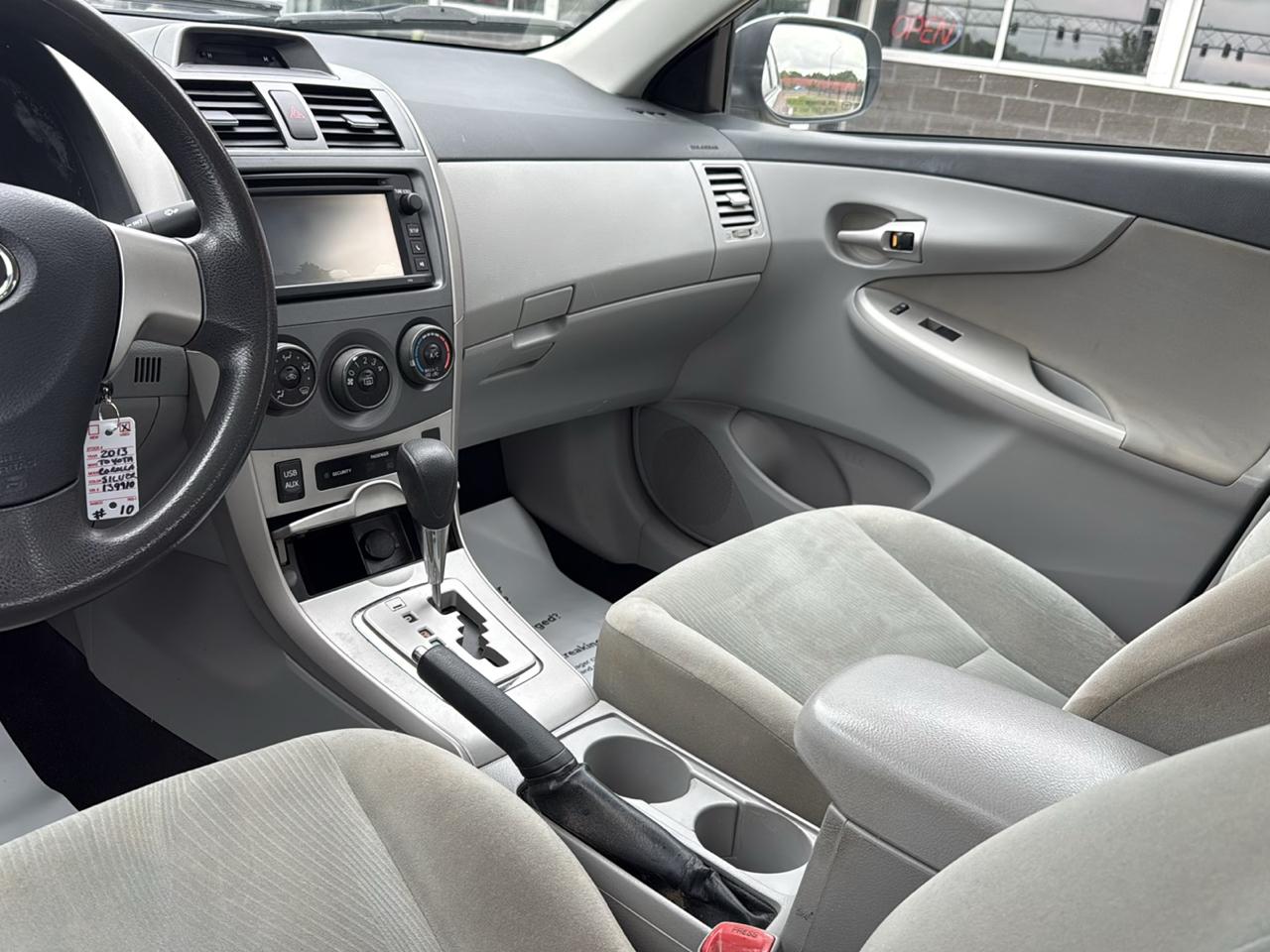 Toyota Corolla 4dr Sdn Auto LE Special Edition (Natl) 2013
