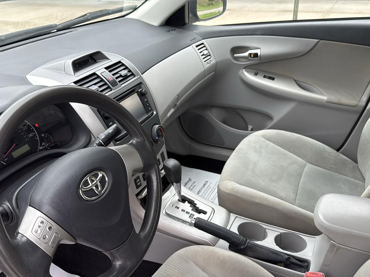 Toyota Corolla 4dr Sdn Auto LE Special Edition (Natl) 2013